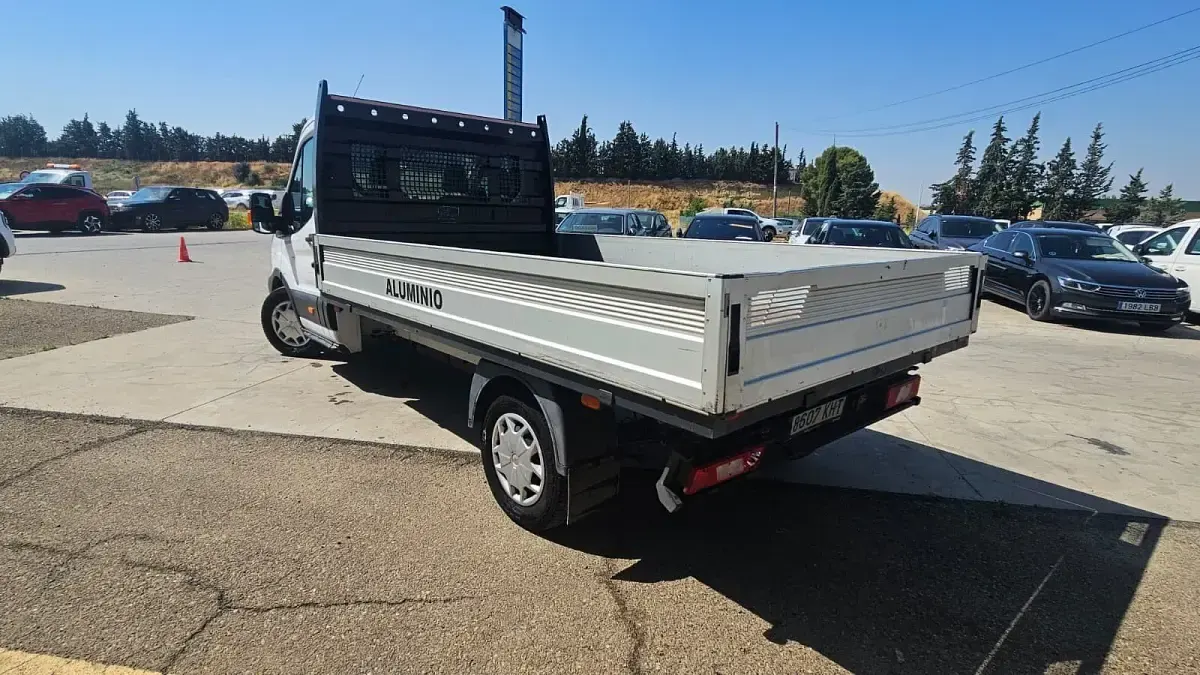 Usado Ford Transit Trend 130 CV (95 kW) 2018 Blanco