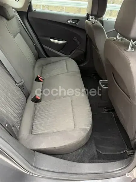 Usado Opel Astra Cosmo 110 HP (80 kW) 2010 Cinzento Sedan