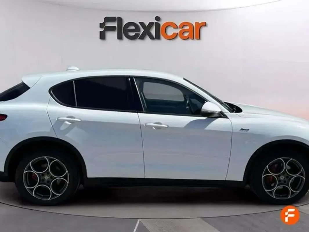 Usado Alfa Romeo Stelvio Sprint 200 CV (147 kW) 2021 Blanco SUV