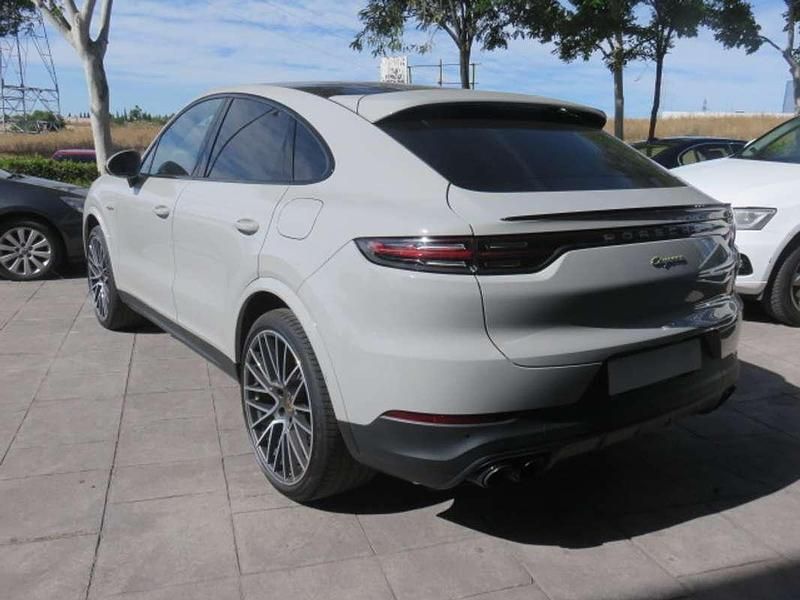 Usado Porsche Cayenne 462 CV (339 kW) 2021 Gris / plata SUV