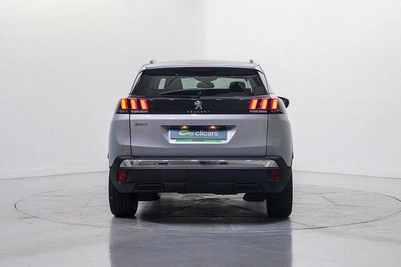 Usado Peugeot 3008 Allure 130 CV (95 kW) 2020 Gris / plata SUV