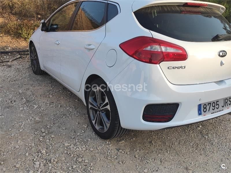 Usado Kia Ceed GT 136 HP (100 kW) 2016 Branco Sedan