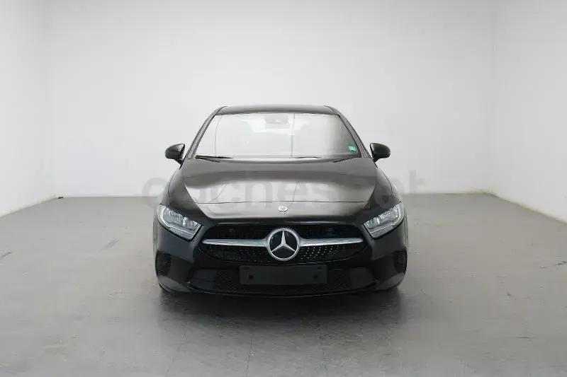 Usado Mercedes A180 116 CV (85 kW) 2020 Negro Berlina