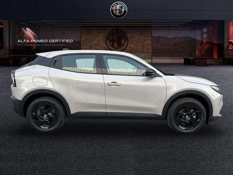 Nuevo Alfa Romeo Junior 137 CV (100 kW) 2025 Beige SUV