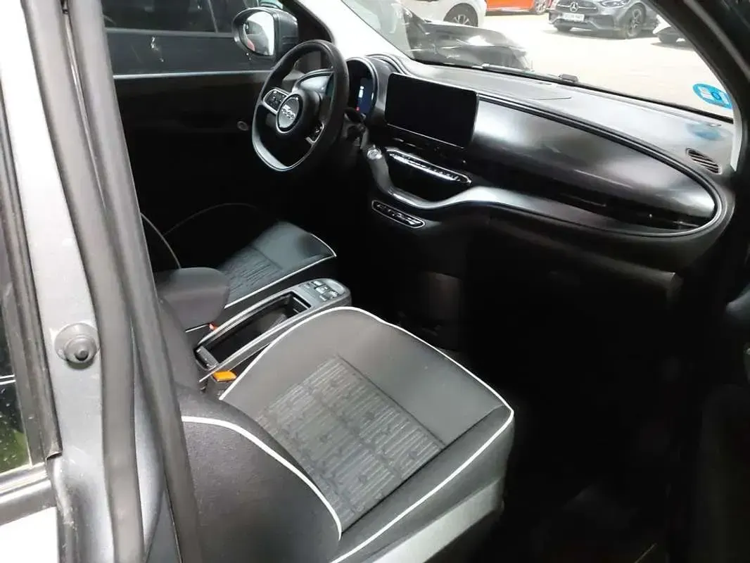 Usado Fiat 500e Icon 86 kW (118 CV) 2023 Gris Utilitario