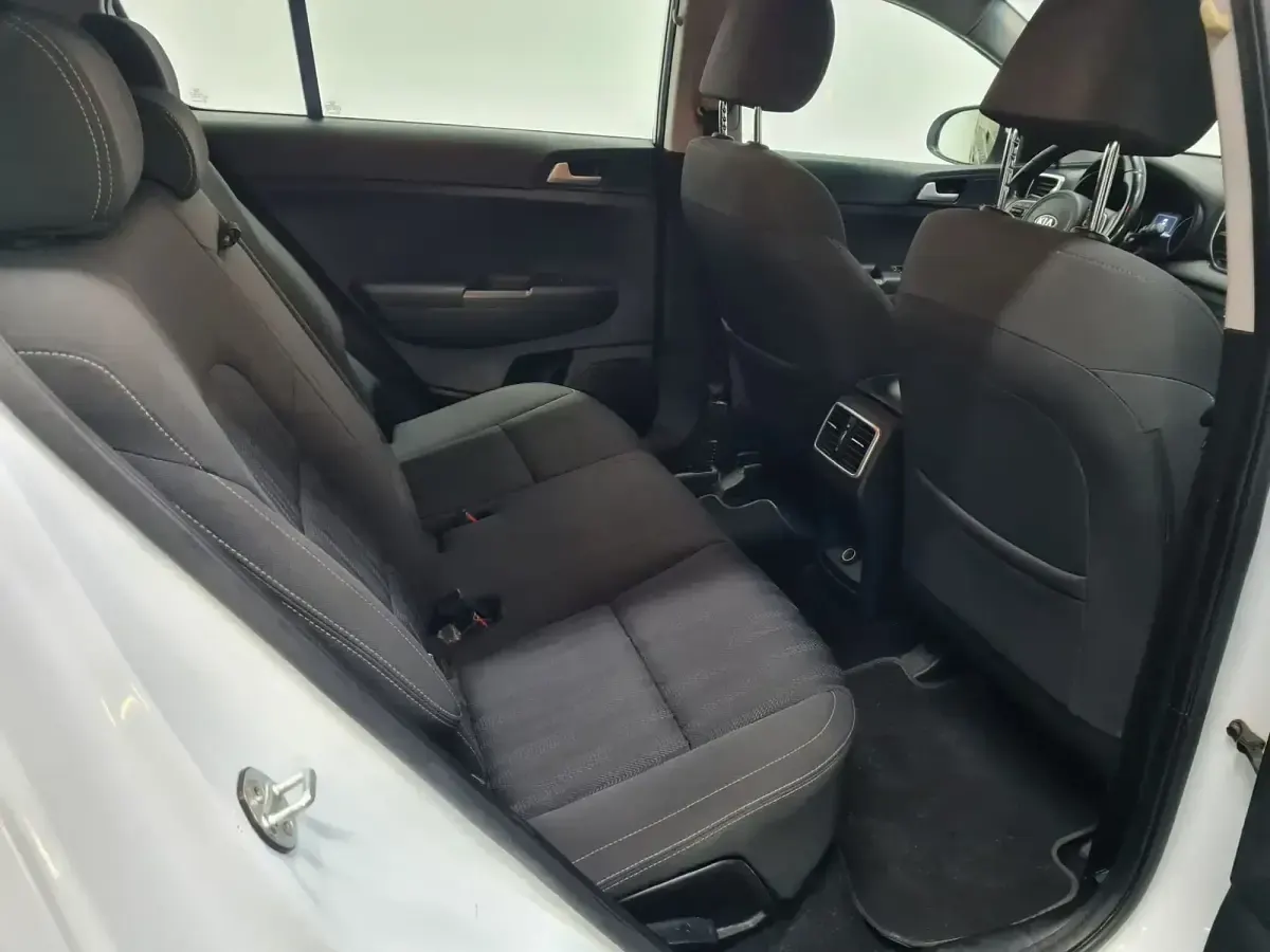 Usado Kia Sportage 132 CV (97 kW) 2018 Blanco SUV