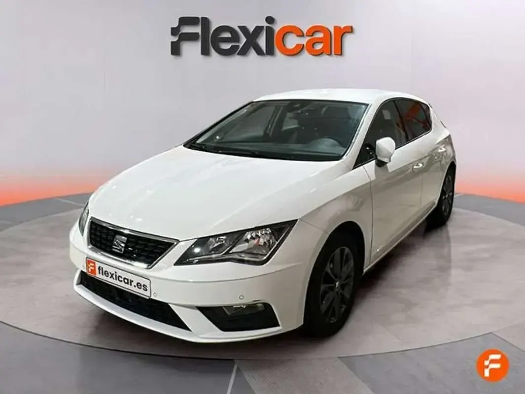 Usado Seat Leon ST Style 131 CV (96 kW) 2019 Blanco Familiar