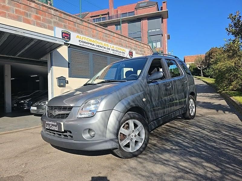Usado Suzuki Ignis 69 CV (50 kW) 2006 Gris / plata Utilitario