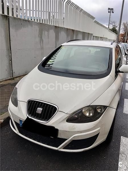 Usado Seat Altea XL Style 105 CV (77 kW) 2013 Blanco Monovolumen