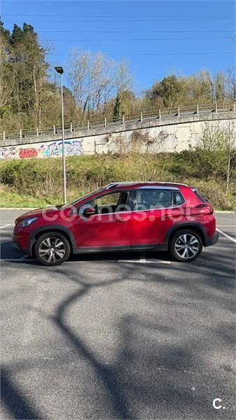 Usado Peugeot 2008 Allure 110 CV (80 kW) 2017 Rojo SUV