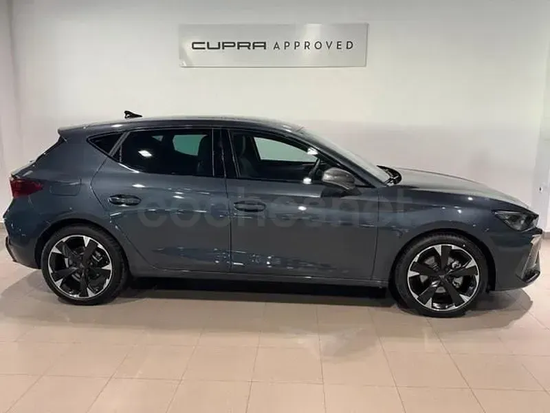 Usado Cupra Leon 150 CV (110 kW) 2024 Gris / plata Berlina