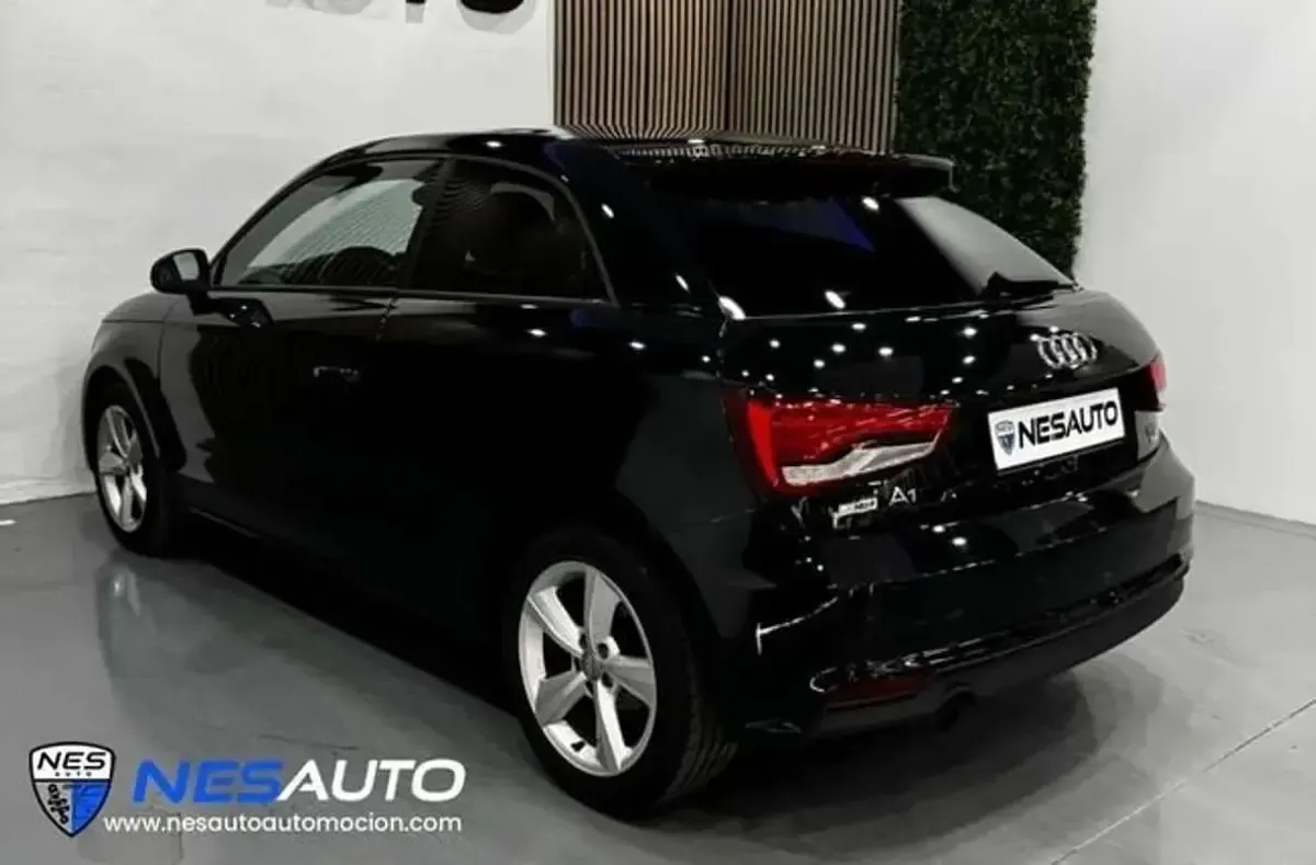 Usado Audi A1 Attraction 95 CV (69 kW) 2016 Negro Utilitario