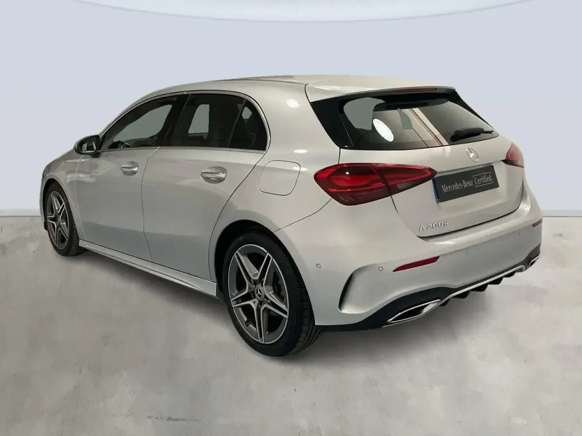 Usado Mercedes A200 150 CV (110 kW) 2023 Gris plata