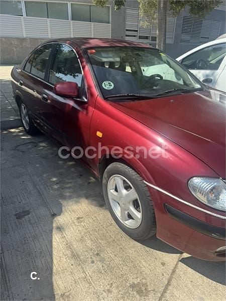 Usado Nissan Almera Comfort 114 CV (83 kW) 2000 Granate Berlina