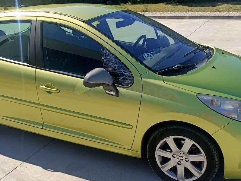Usado Peugeot 207 110 CV (80 kW) 2007 Verde Berlina