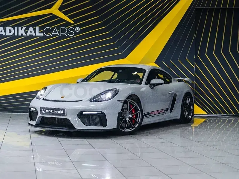 Usado Porsche 718 Cayman GT4 420 CV (308 kW) 2020 Gris / plata Coupe
