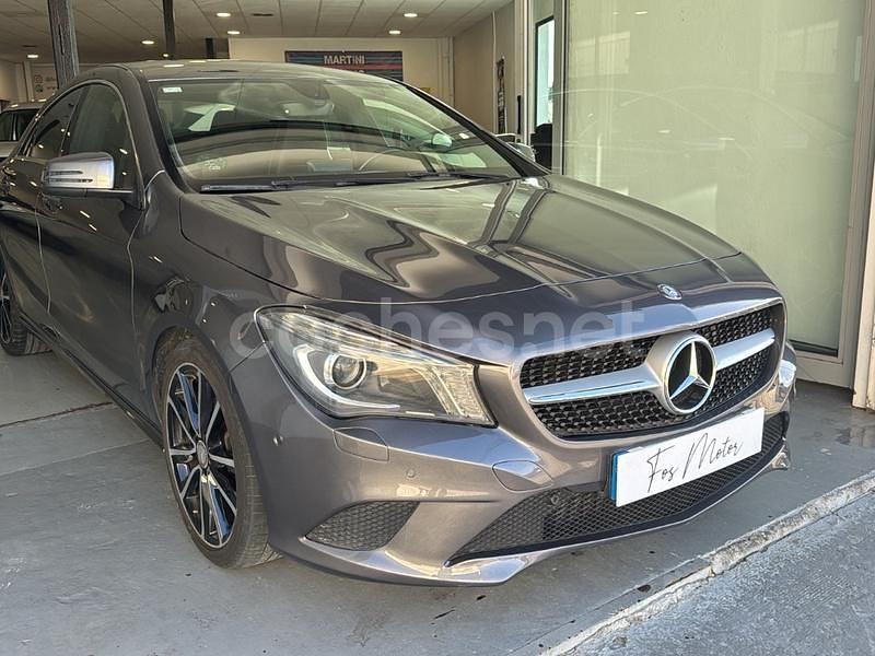 Usado Mercedes CLA200 Urban 156 CV (114 kW) 2014 Gris / plata Berlina