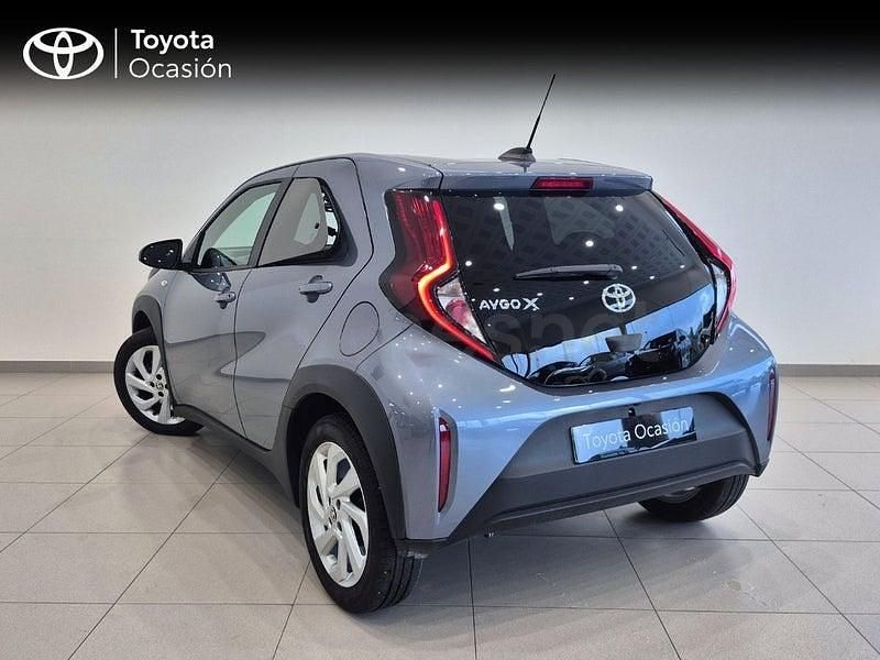Usado Toyota Aygo X 72 CV (52 kW) 2025 Gris / plata SUV
