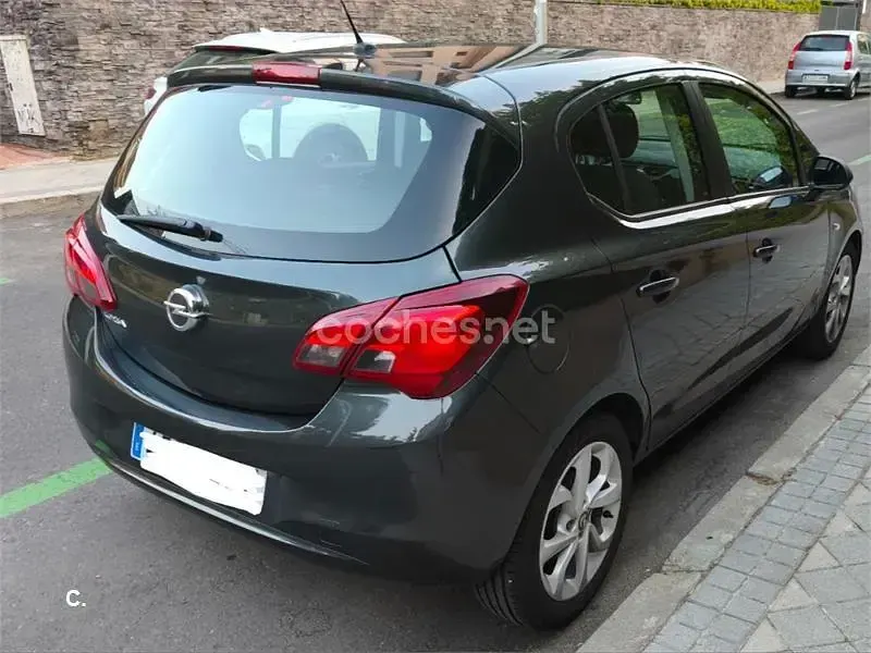 Usado Opel Corsa Selective 90 CV (66 kW) 2017 Negro Utilitario