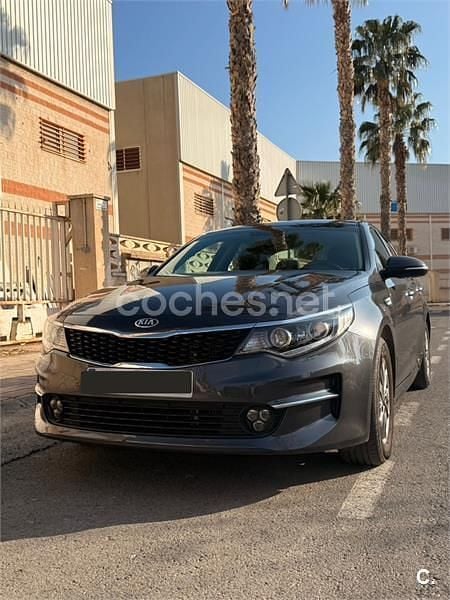 Usado Kia Optima GT-Line 141 CV (103 kW) 2018 Gris / plata Berlina