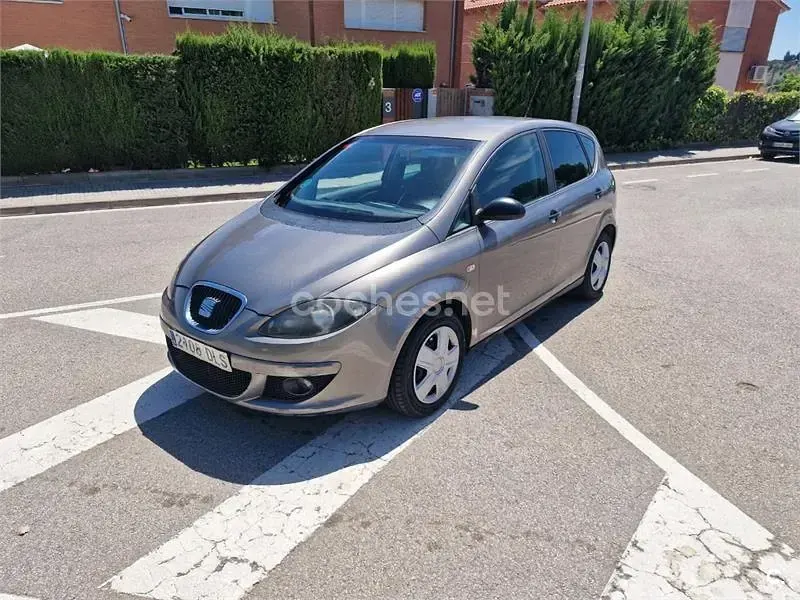 Usado Seat Altea Sport 102 CV (75 kW) 2005 Gris / plata Monovolumen