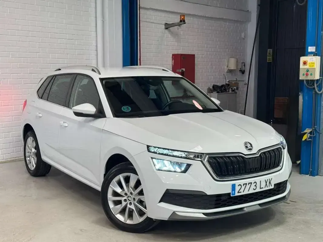 Usado Skoda Kamiq 110 CV (80 kW) 2022 Blanco SUV