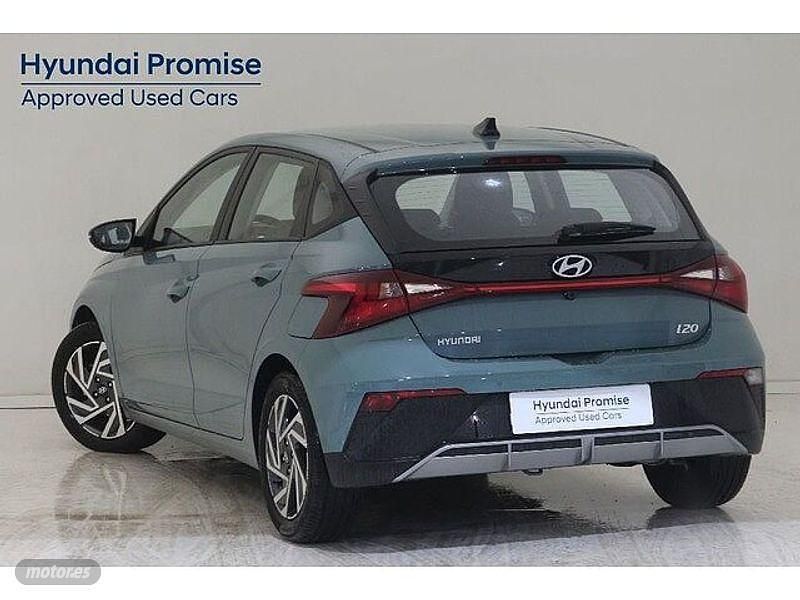 Usado Hyundai i20 84 CV (61 kW) 2023 Verde Berlina