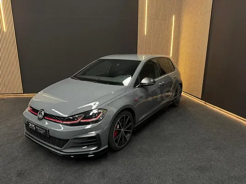 Usado VW Golf VII GTI 290 CV (213 kW) 2019 Gris / plata Berlina
