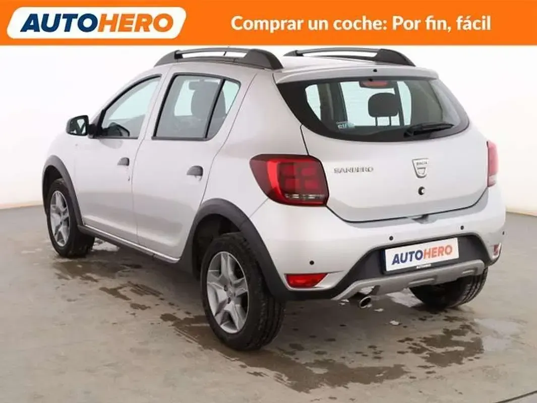 Usado Dacia Sandero Stepway 90 CV (66 kW) 2018 Gris Utilitario