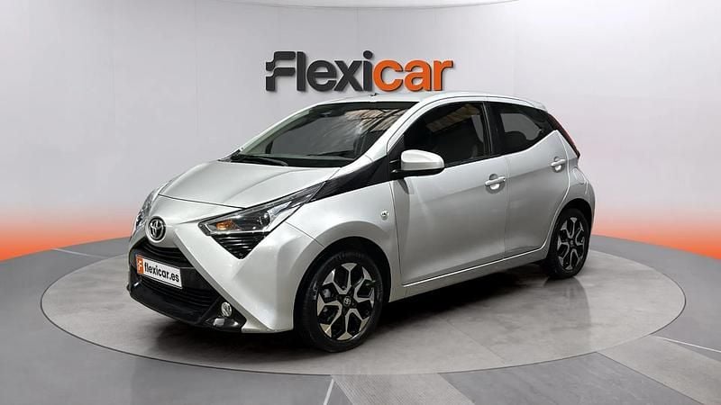 Usado Toyota Aygo X-play 72 CV (52 kW) 2019 Gris Utilitario