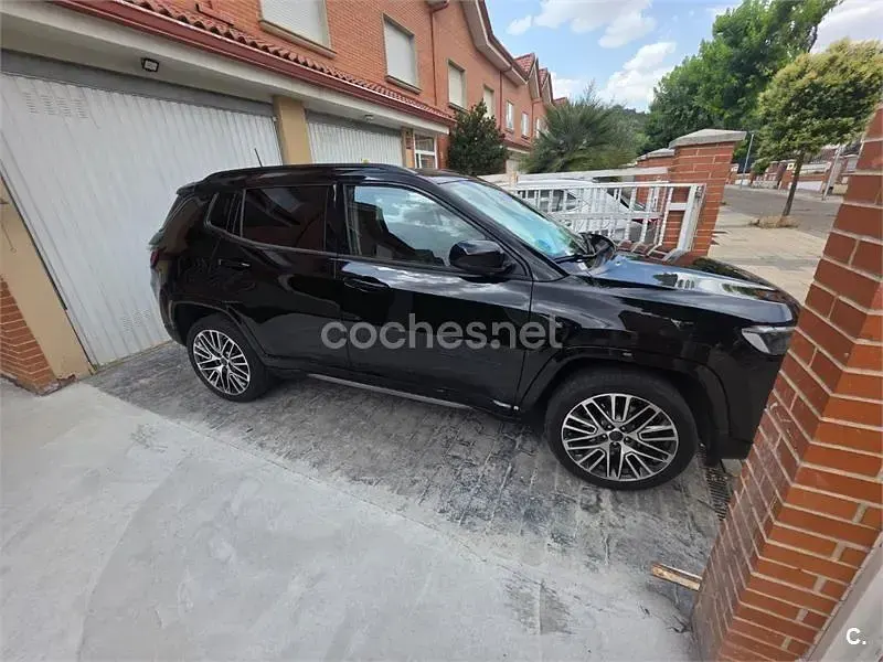 Usado Jeep Compass Summit 240 CV (176 kW) 2024 Negro SUV