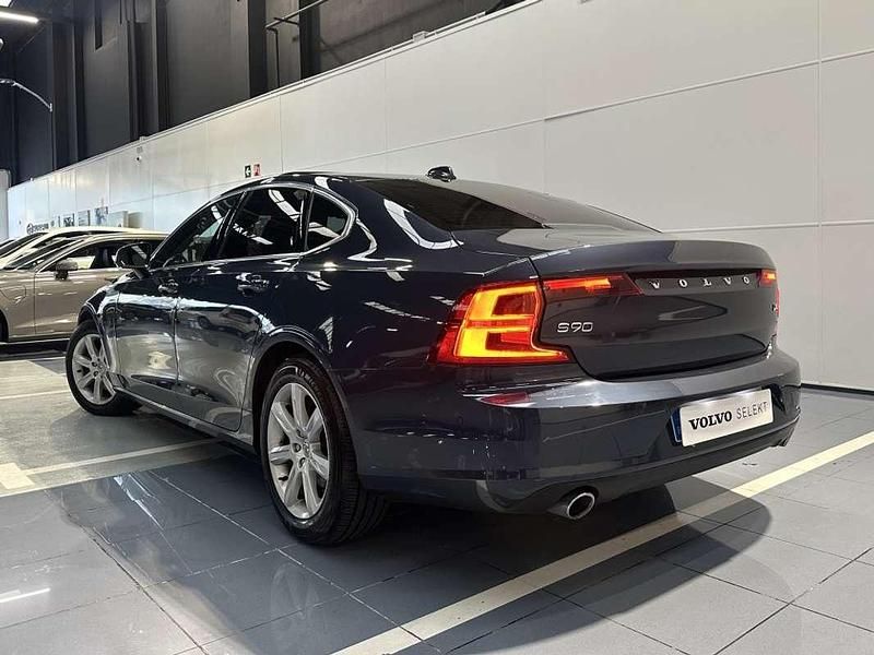 Usado Volvo S90 Momentum 190 CV (139 kW) 2018 Azul Berlina