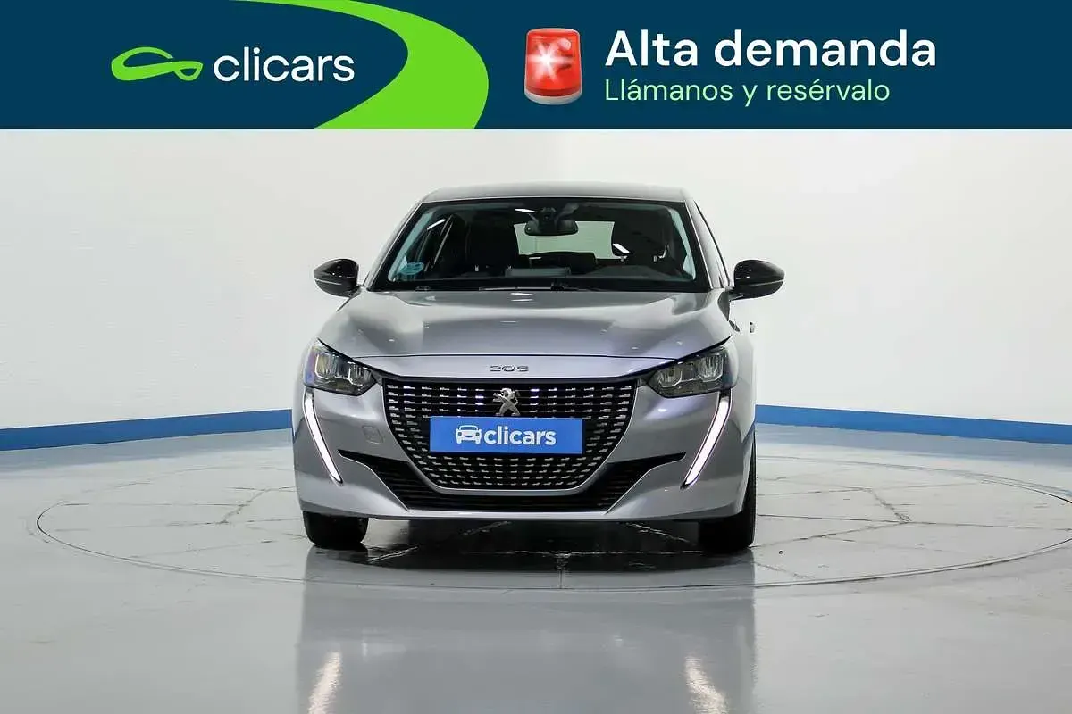 Usado Peugeot 208 Allure 102 CV (75 kW) 2023 Plateado Utilitario