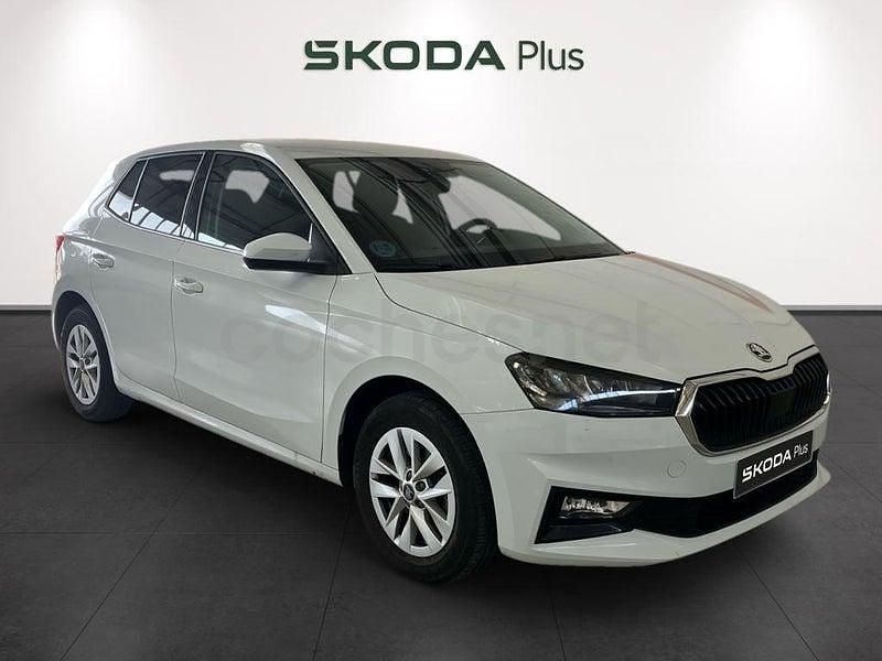 Usado Skoda Fabia Selection 115 CV (84 kW) 2025 Blanco Utilitario