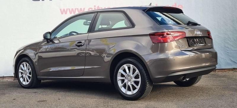 Usado Audi A3 Ambiente 122 CV (89 kW) 2013 Negro Utilitario