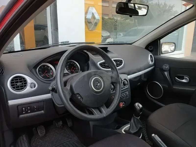 Usado Renault Clio II 100 CV (73 kW) 2008 Rojo Berlina