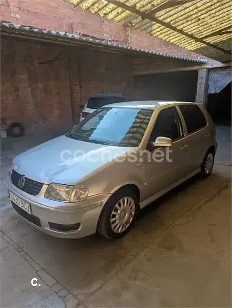 Usado VW Polo Trendline 75 CV (55 kW) 2000 Gris / plata Berlina