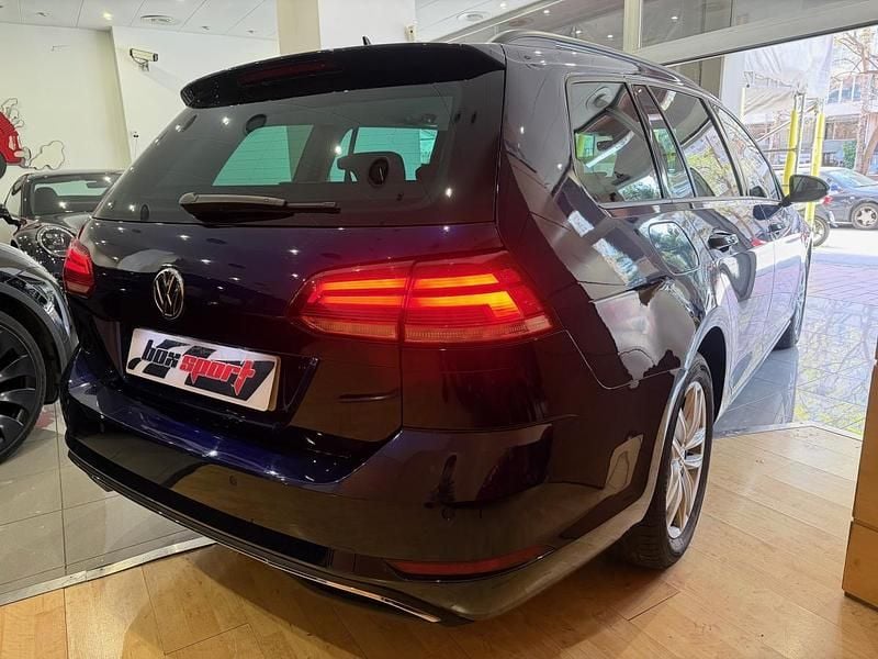Usado VW Golf VII 115 CV (84 kW) 2020 Azul metalizado Familiar