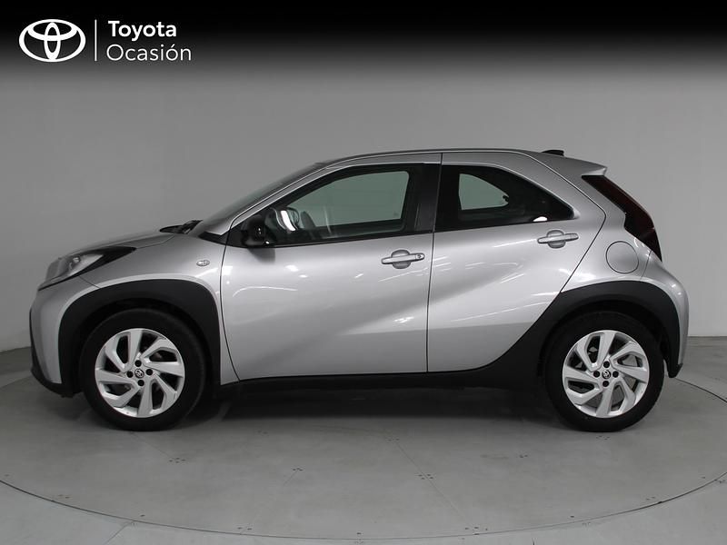 Usado Toyota Aygo X Play 72 CV (52 kW) 2024 Gris / plata SUV
