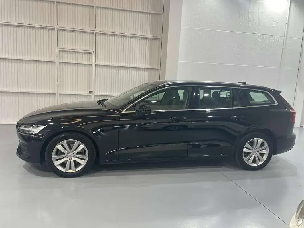 Usado Volvo V60 Momentum 150 CV (110 kW) 2020 Negro Familiar