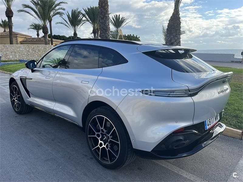 Usado Aston Martin DBX 550 CV (404 kW) 2021 Gris / plata SUV