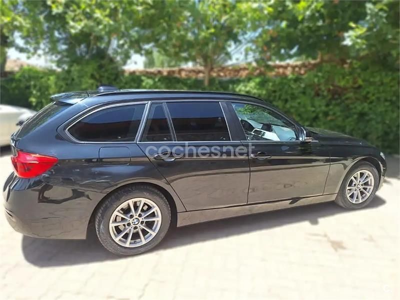 Usado BMW 318 150 CV (110 kW) 2017 Negro Familiar