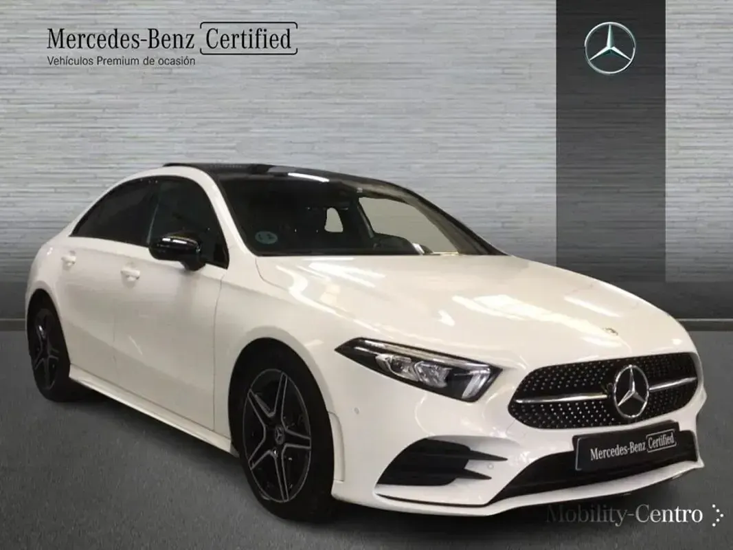 Usado Mercedes A180 AMG line 136 CV (100 kW) 2021 Blanco polar  pintura unicolor Berlina