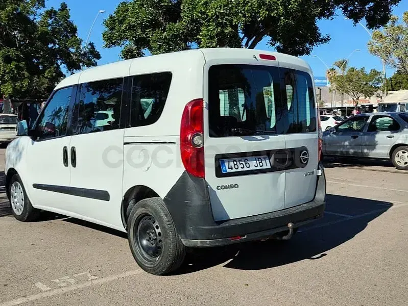 Usado Opel Combo Excellence 105 CV (77 kW) 2015 Blanco Monovolumen
