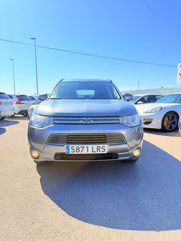 Usado Mitsubishi Outlander P-HEV Motion 203 CV (149 kW) 2014 Blanco SUV