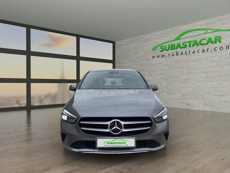 Usado Mercedes B200 150 CV (110 kW) 2020 Gris / plata Monovolumen