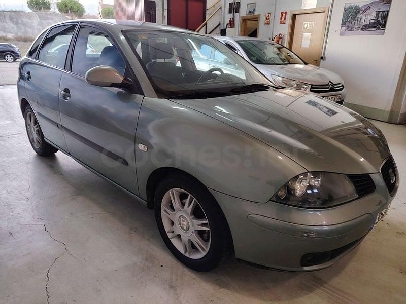 Usado Seat Ibiza 100 CV (73 kW) 2002 Verde Utilitario