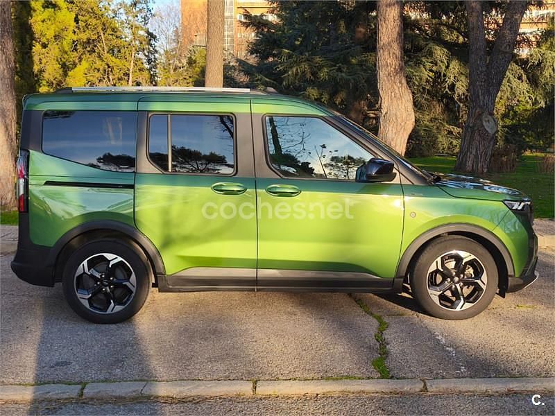 Usado Ford Tourneo Courier Active 125 CV (91 kW) 2024 Verde Monovolumen