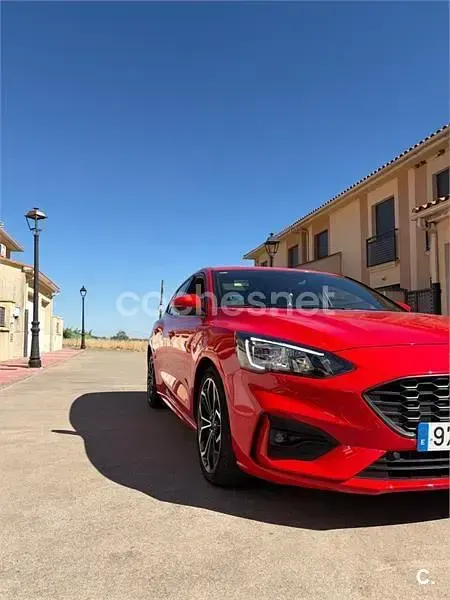 Usado Ford Focus ST-Line 125 CV (91 kW) 2022 Rojo Berlina