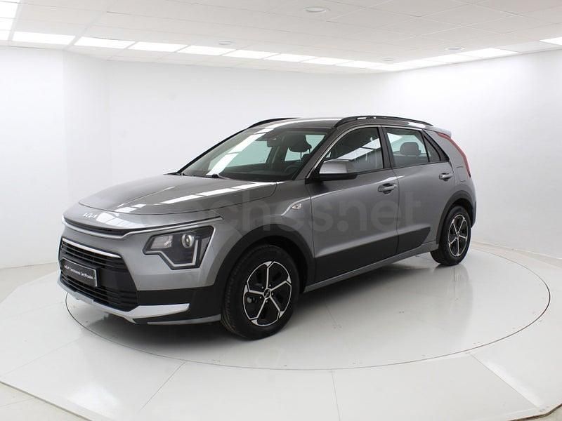 Usado Kia Niro 141 CV (103 kW) 2024 Gris / plata SUV